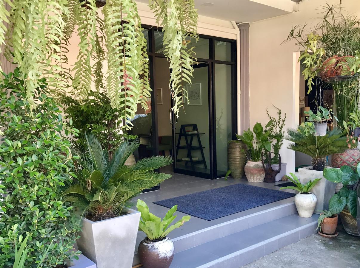 The Beach Cha Am Guest House Petchaburi Esterno foto