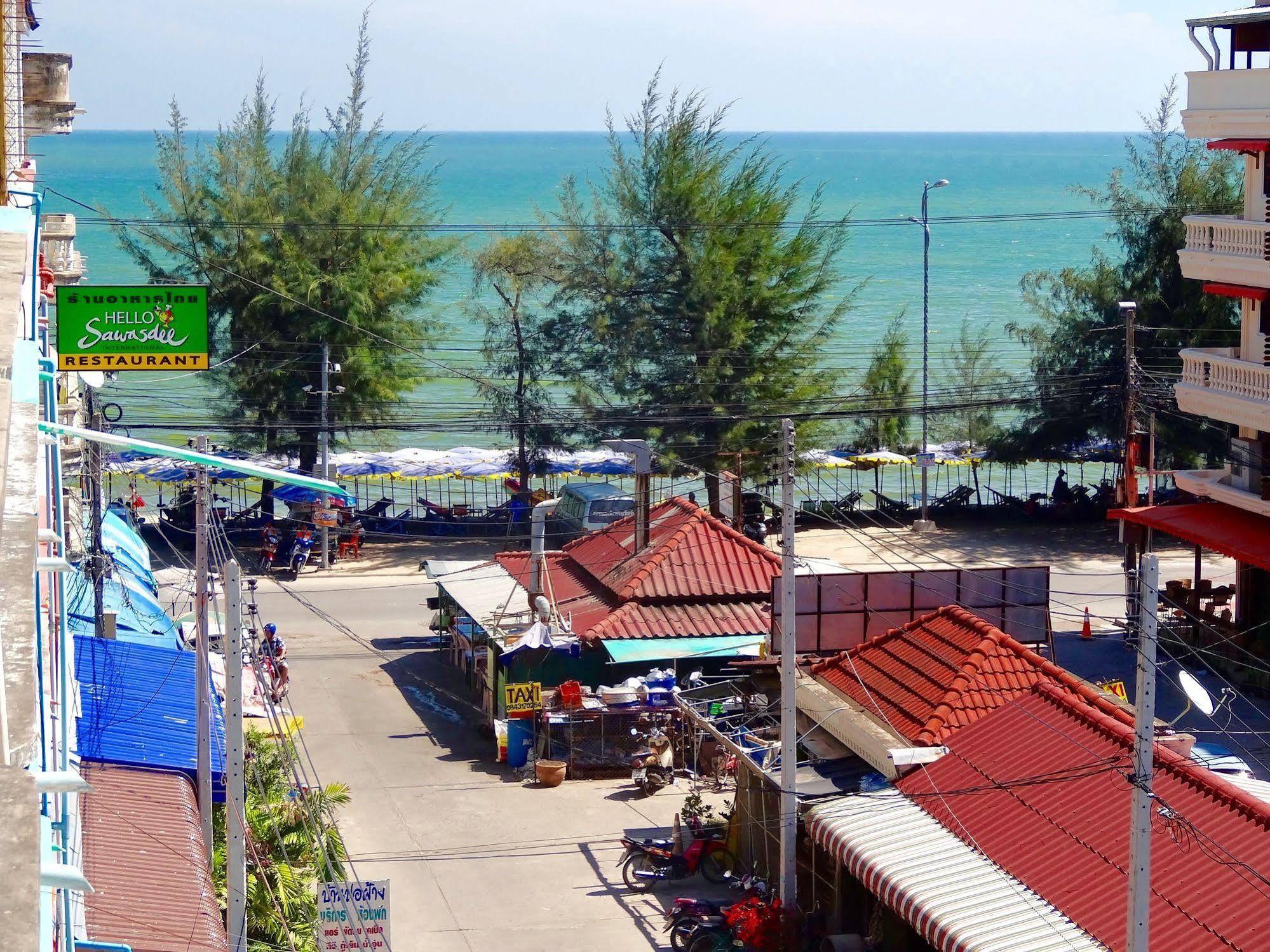 The Beach Cha Am Guest House Petchaburi Esterno foto